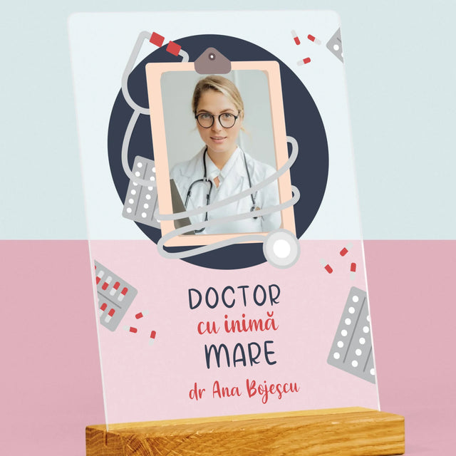 Fotografie Si Semnătură: Medic Cu Inimă Mare - Imprimare Pe Sticlă Acrilică (Verticală)