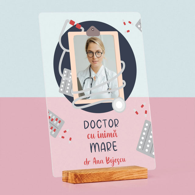Fotografie Si Semnătură: Medic Cu Inimă Mare - Imprimare Pe Sticlă Acrilică (Verticală)