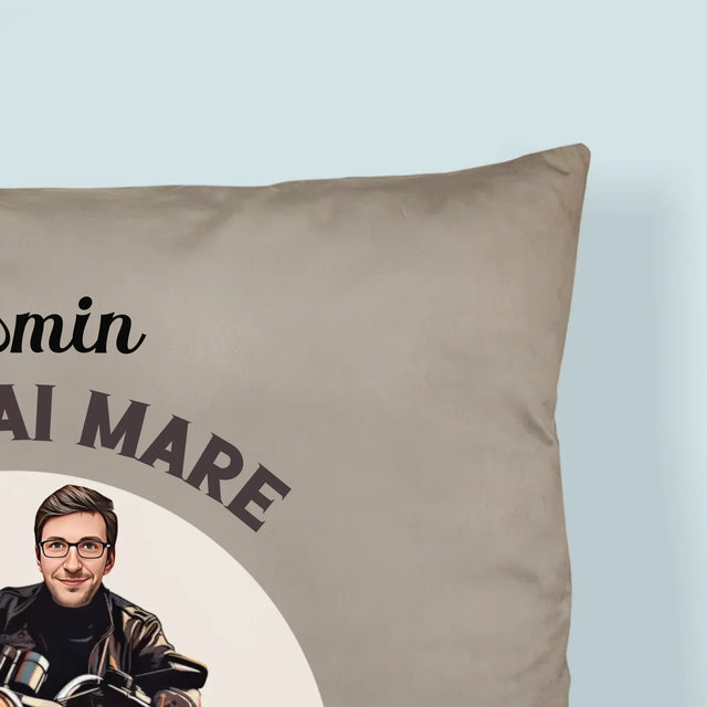 Personajul Tău: Fanul Motocicletelor - Pernă (Cu Fotografie)