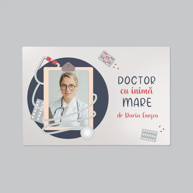 Fotografie Si Semnătură: Medic Cu Inimă Mare - Mapa De Birou