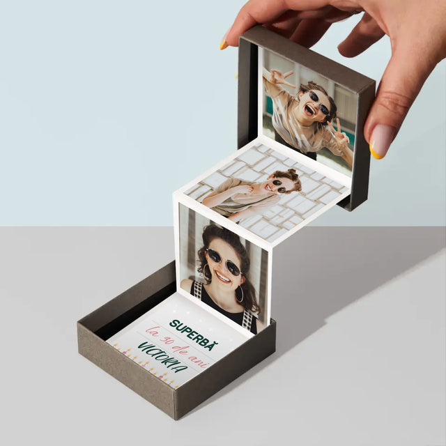 Colaj De Fotografii: Superbă La 30 De Ani - Set De Fotografii Pliante