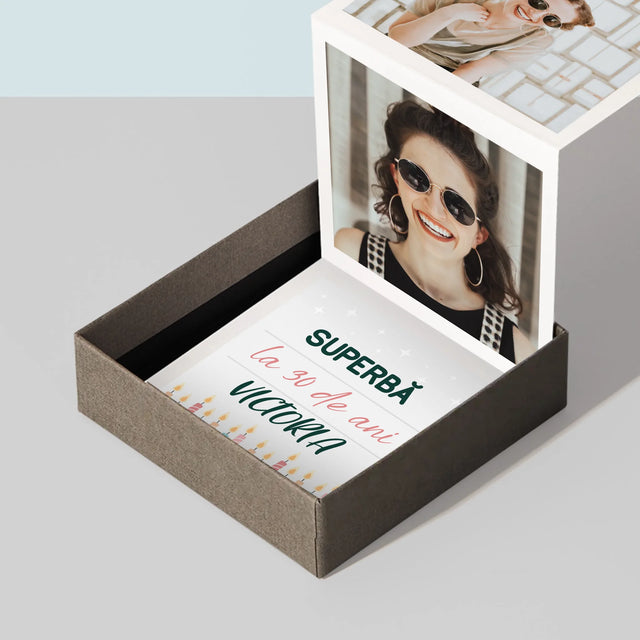 Colaj De Fotografii: Superbă La 30 De Ani - Set De Fotografii Pliante