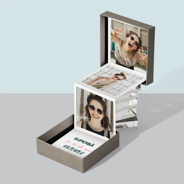 Colaj De Fotografii: Superbă La 30 De Ani - Set De Fotografii Pliante