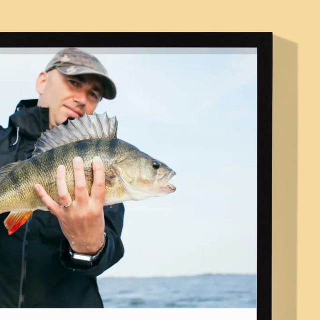 Fotografie Si Semnătură: Definiția Pescarului - Imprimare Cu Ramă 30X40 (Verticală)