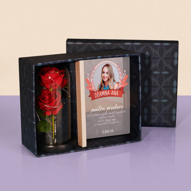 Fotografie Si Semnătură: Creată Pentru A Preda - Set Cadou Cu Imprimare Pe Sticlă Și Trandafirul Etern