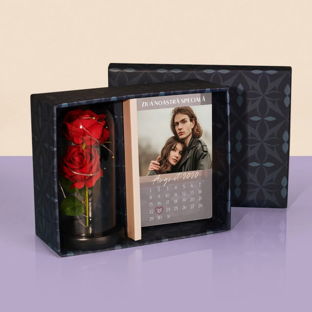 Fotografie Si Semnătură: Ziua Noastră Specială - Set Cadou Cu Imprimare Pe Sticlă Și Trandafirul Etern