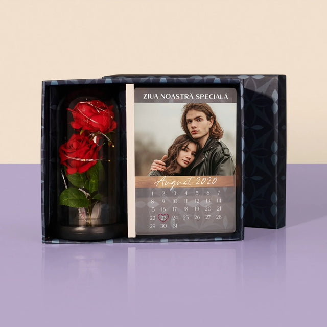 Fotografie Si Semnătură: Ziua Noastră Specială - Set Cadou Cu Imprimare Pe Sticlă Și Trandafirul Etern