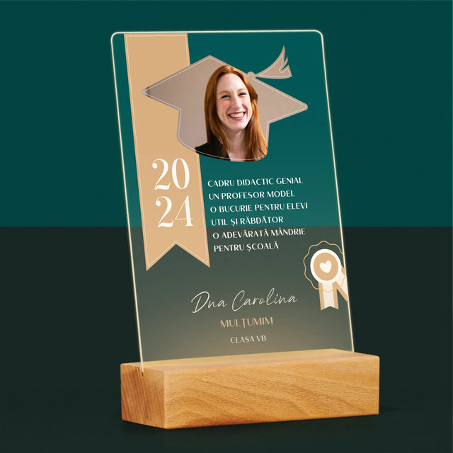 Fotografie Si Semnătură: Diplomă De Recunoștință Pentru Învățătoare - Imprimare Pe Sticlă Acrilică (Verticală)