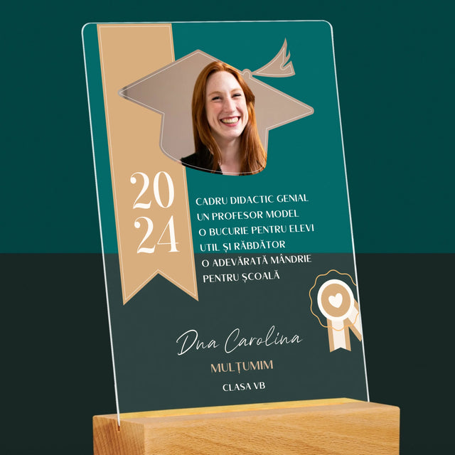 Fotografie Si Semnătură: Diplomă De Recunoștință Pentru Învățătoare - Imprimare Pe Sticlă Acrilică (Verticală)