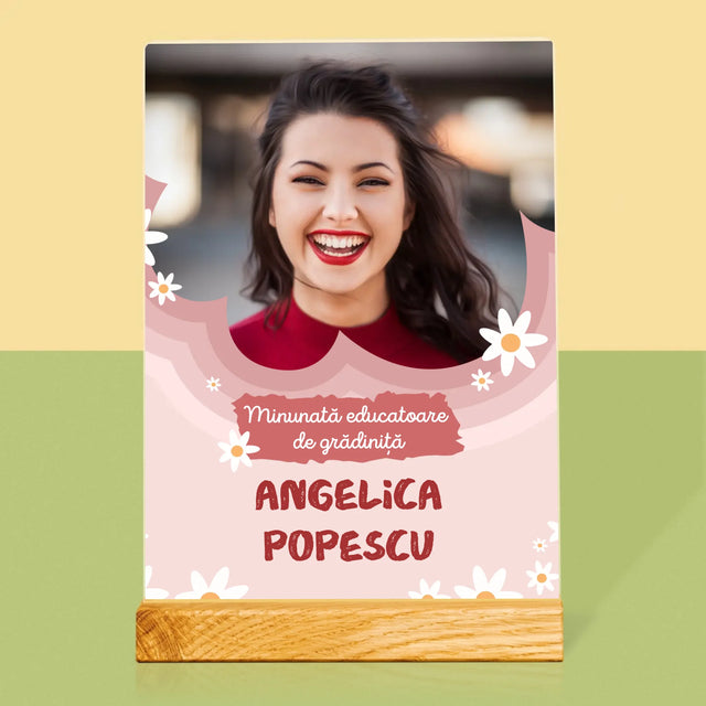 Fotografie Si Semnătură: Minunată Educatoare De Grădiniță - Imprimare Pe Sticlă Acrilică (Verticală)