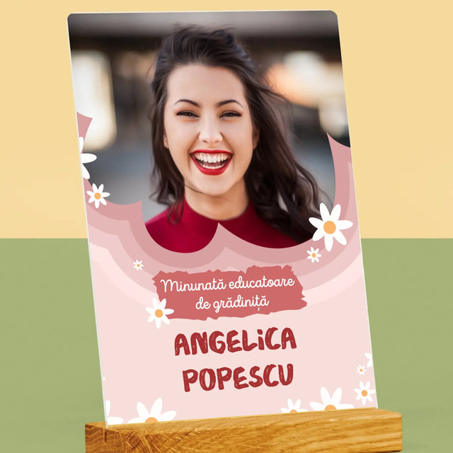 Fotografie Si Semnătură: Minunată Educatoare De Grădiniță - Imprimare Pe Sticlă Acrilică (Verticală)