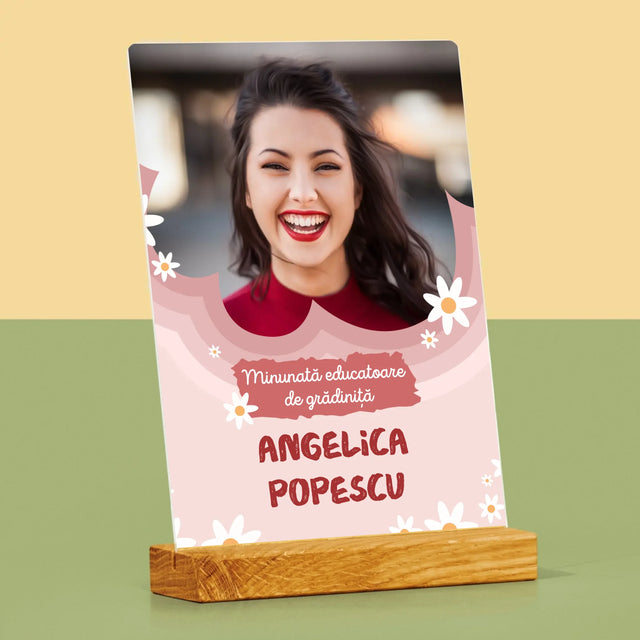 Fotografie Si Semnătură: Minunată Educatoare De Grădiniță - Imprimare Pe Sticlă Acrilică (Verticală)