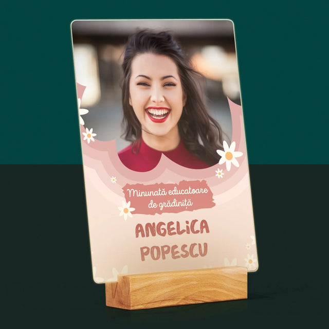Fotografie Si Semnătură: Minunată Educatoare De Grădiniță - Imprimare Pe Sticlă Acrilică (Verticală)