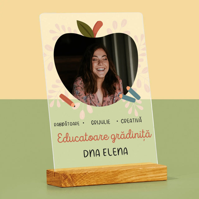 Fotografie Si Semnătură: Educatoare Grădiniță - Imprimare Pe Sticlă Acrilică (Verticală)
