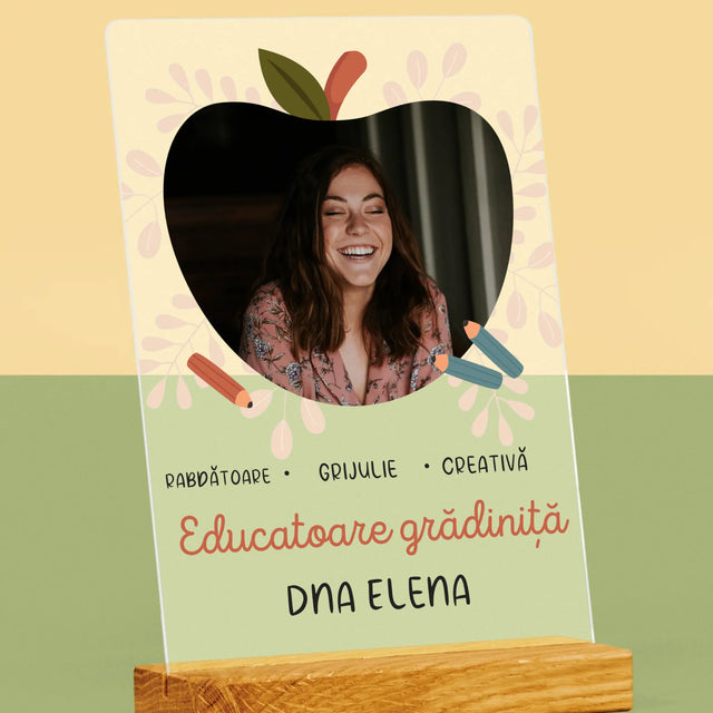 Fotografie Si Semnătură: Educatoare Grădiniță - Imprimare Pe Sticlă Acrilică (Verticală)
