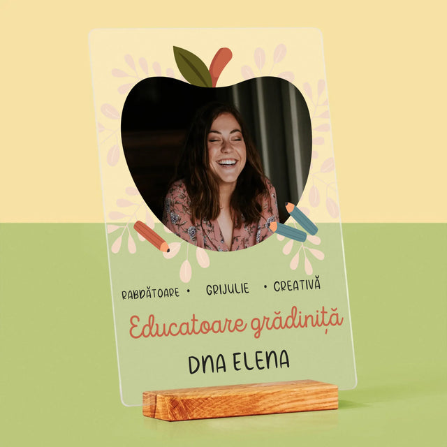 Fotografie Si Semnătură: Educatoare Grădiniță - Imprimare Pe Sticlă Acrilică (Verticală)