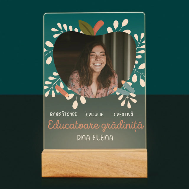 Fotografie Si Semnătură: Educatoare Grădiniță - Imprimare Pe Sticlă Acrilică (Verticală)