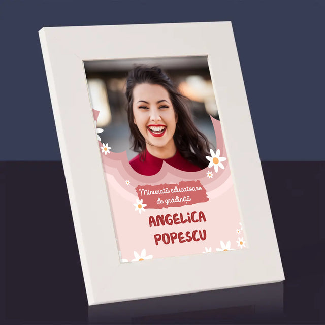 Fotografie Si Semnătură: Minunată Educatoare De Grădiniță - Ramă Pentru Fotografii (Horizontală)