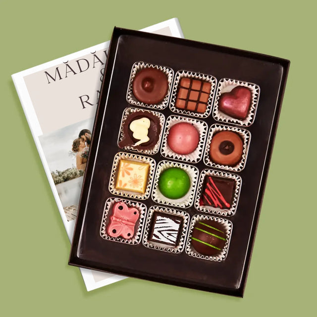 Colaj De Fotografii: A Iubi Și A Fi Iubit - Praline