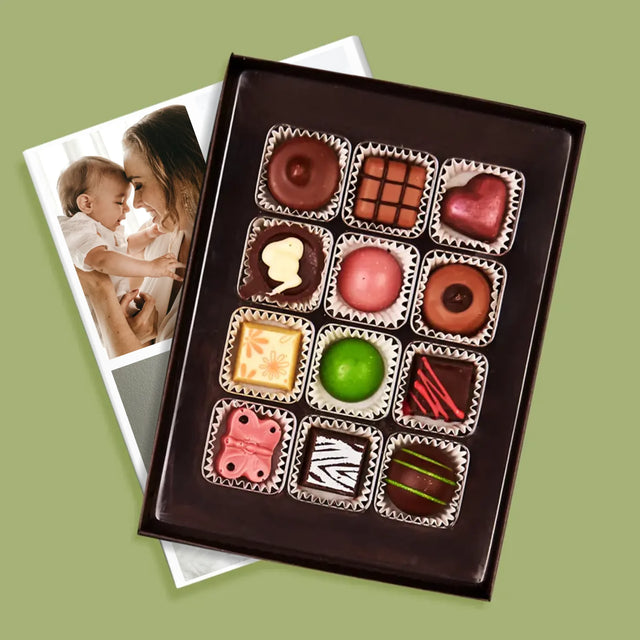 Colaj De Fotografii: Prima Zi A Mamei - Praline