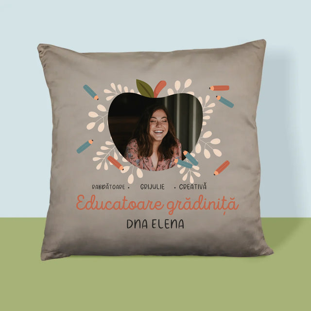 Fotografie Si Semnătură: Educatoare Grădiniță - Pernă (Cu Fotografie)