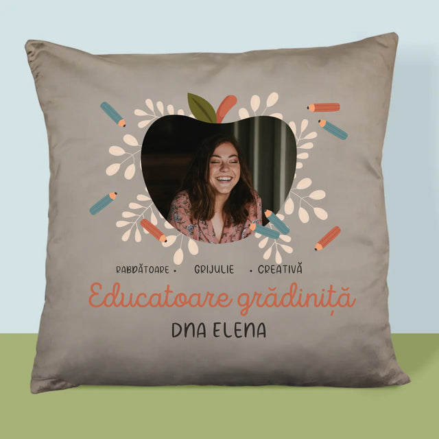 Fotografie Si Semnătură: Educatoare Grădiniță - Pernă (Cu Fotografie)