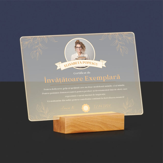 Fotografie Si Semnătură: Certificat De Învățătoare Exemplară - Imprimare Pe Sticlă Acrilică (Horizontală)