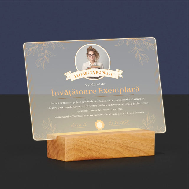 Fotografie Si Semnătură: Certificat De Învățătoare Exemplară - Imprimare Pe Sticlă Acrilică (Horizontală)