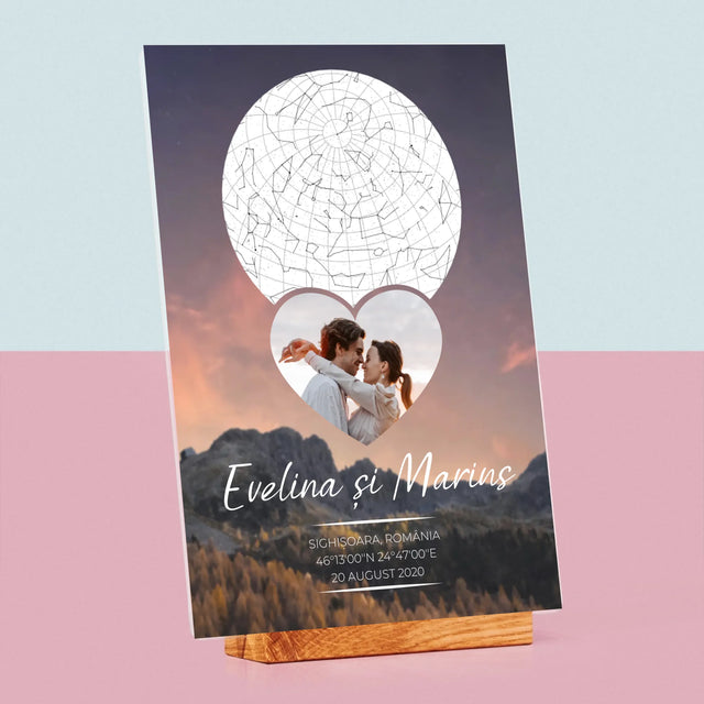 Harta Stelelor: Un Cuplu Îndrăgostit În Munți - Imprimare Pe Sticlă Acrilică (Verticală)