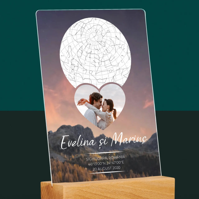 Harta Stelelor: Un Cuplu Îndrăgostit În Munți - Imprimare Pe Sticlă Acrilică (Verticală)