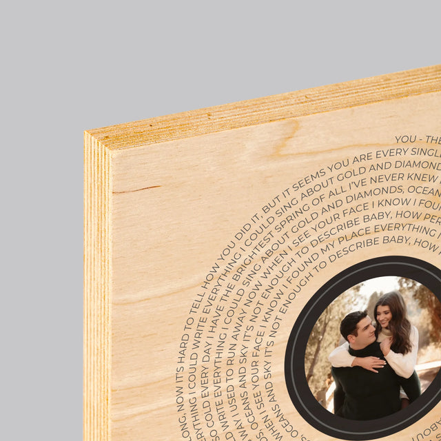 Fotografie Si Semnătură: Textul Cântecului Pe Disc - Imprimare Pe Lemn ( Verticală)