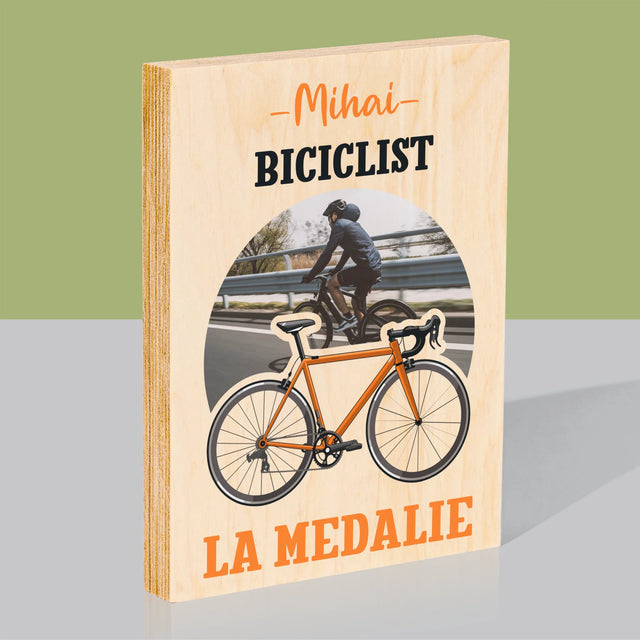 Fotografie Si Semnătură: Biciclist La Medalie - Imprimare Pe Lemn ( Verticală)