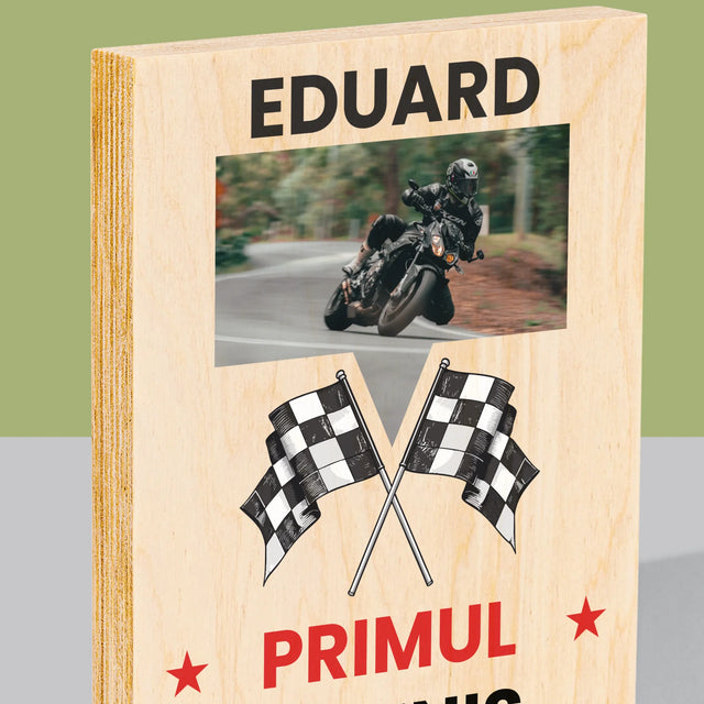 Fotografie Si Semnătură: Primul La Finiș - Imprimare Pe Lemn ( Verticală)