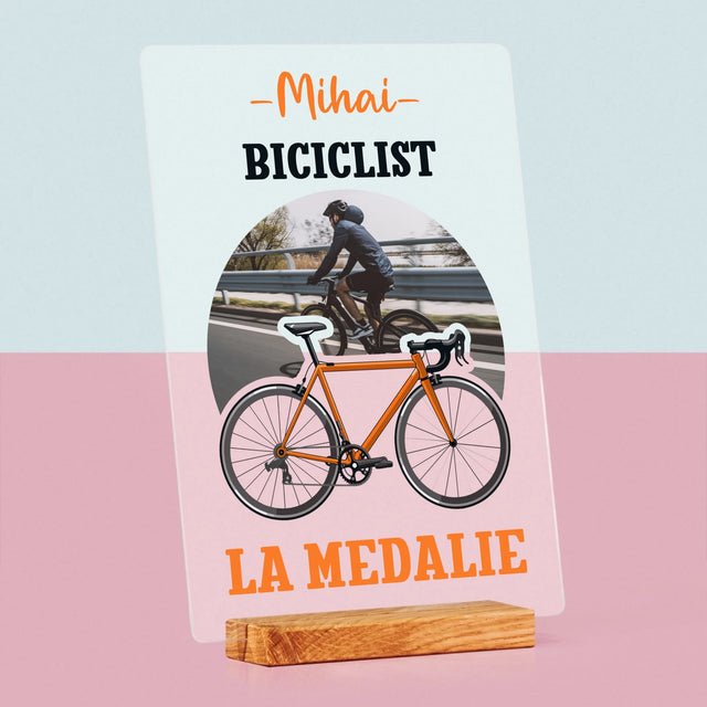 Fotografie Si Semnătură: Biciclist La Medalie - Imprimare Pe Sticlă Acrilică (Verticală)