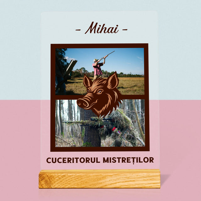 Colaj De Fotografii: Cuceritorul Mistreților - Imprimare Pe Sticlă Acrilică (Verticală)