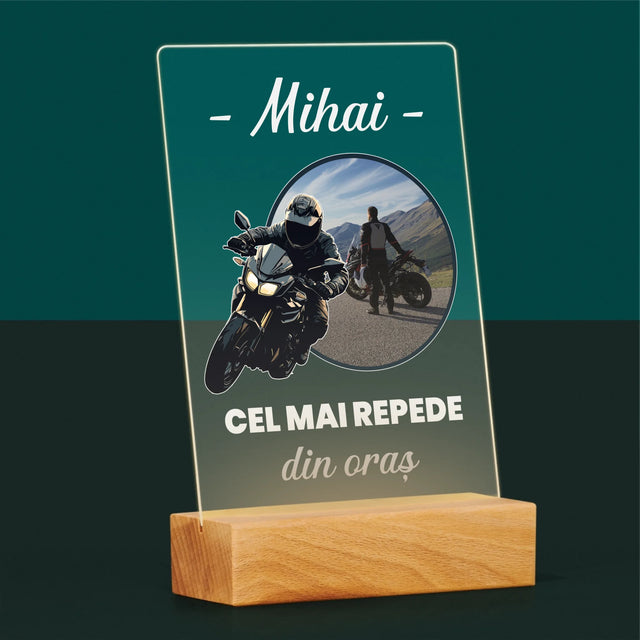 Fotografie Si Semnătură: Cel Mai Repede Din Oraș - Imprimare Pe Sticlă Acrilică (Verticală)