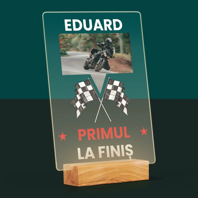 Fotografie Si Semnătură: Primul La Finiș - Imprimare Pe Sticlă Acrilică (Verticală)