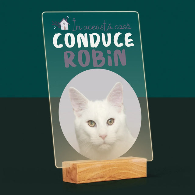 Fotografie Si Semnătură: În Această Casă Conduce Animalul - Imprimare Pe Sticlă Acrilică (Verticală)