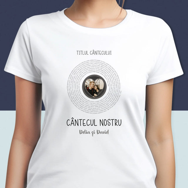 Fotografie Si Semnătură: Cântecul Nostru Cu Text - Tricou Pentru Femei
