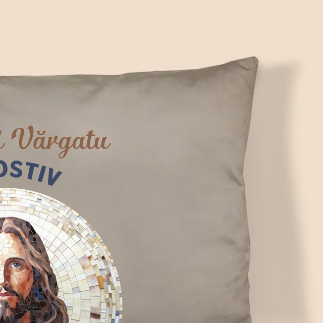 Numele Și Semnătura: Un Preot Milostiv - Pernă (Cu Fotografie)