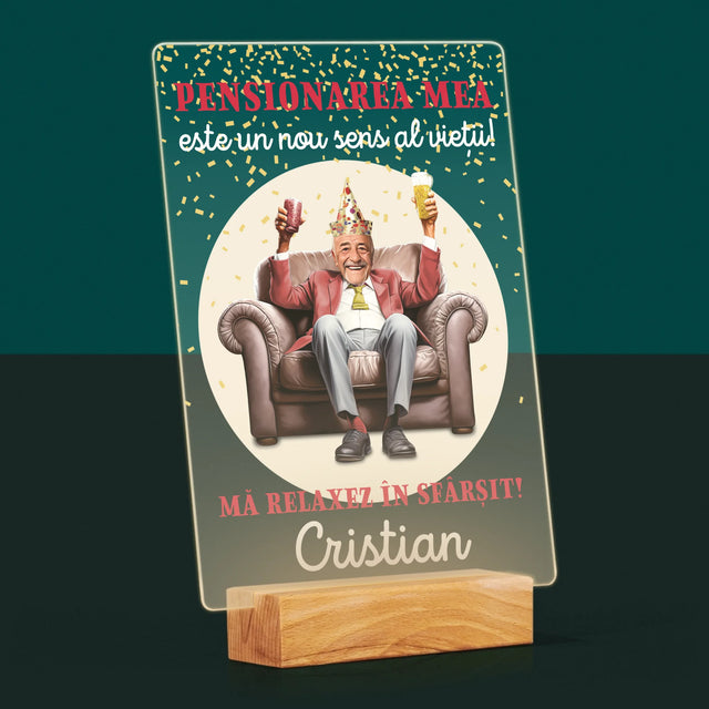 Personajul Tău: Pensionarea Este Sensul Vieții - Imprimare Pe Sticlă Acrilică (Verticală)