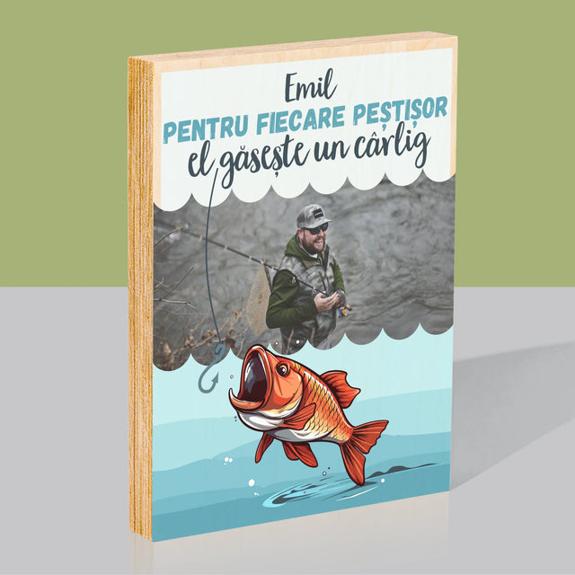 Fotografie Si Semnătură: El Găsește Un Cârlig - Imprimare Pe Lemn ( Verticală)
