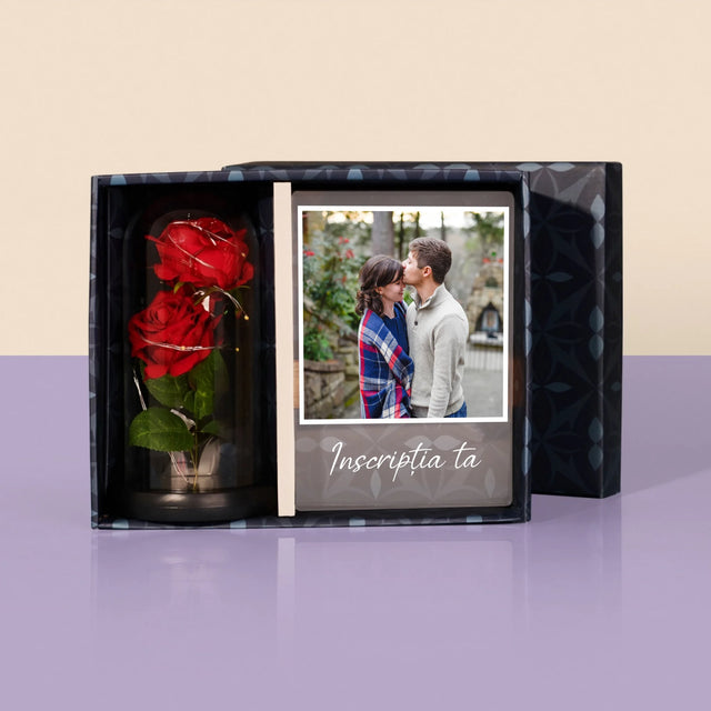 Fotografie Si Semnătură: Fotografia Ta Cu Inscripție - Set Cadou Cu Imprimare Pe Sticlă Și Trandafirul Etern