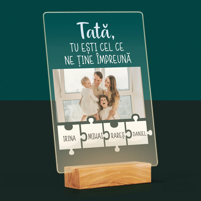 Fotografie Si Semnătură: Tată, Tu Ești Cel Care Ne Ține Împreună - Imprimare Pe Sticlă Acrilică (Verticală)