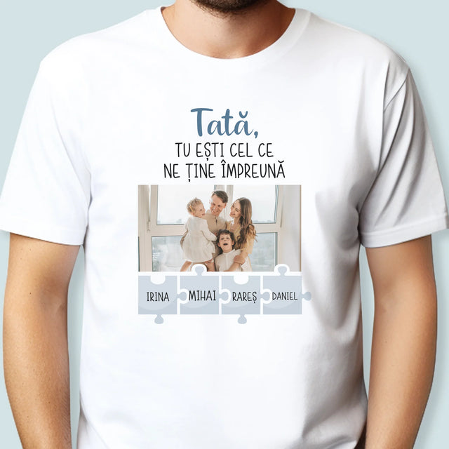 Fotografie Si Semnătură: Tată, Tu Ești Cel Care Ne Ține Împreună - Tricou Pentru Bărbați