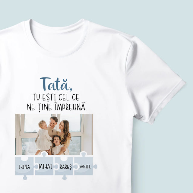 Fotografie Si Semnătură: Tată, Tu Ești Cel Care Ne Ține Împreună - Tricou Pentru Bărbați