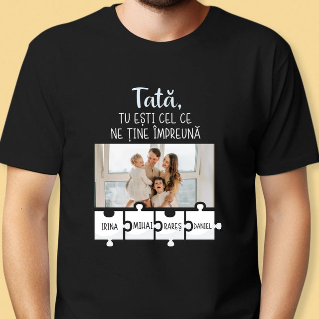 Fotografie Si Semnătură: Tată, Tu Ești Cel Care Ne Ține Împreună - Tricou Pentru Bărbați
