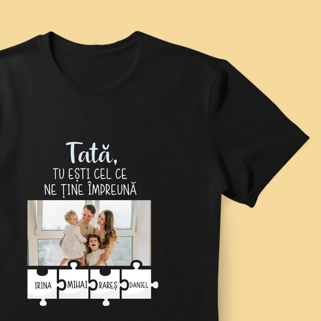 Fotografie Si Semnătură: Tată, Tu Ești Cel Care Ne Ține Împreună - Tricou Pentru Bărbați