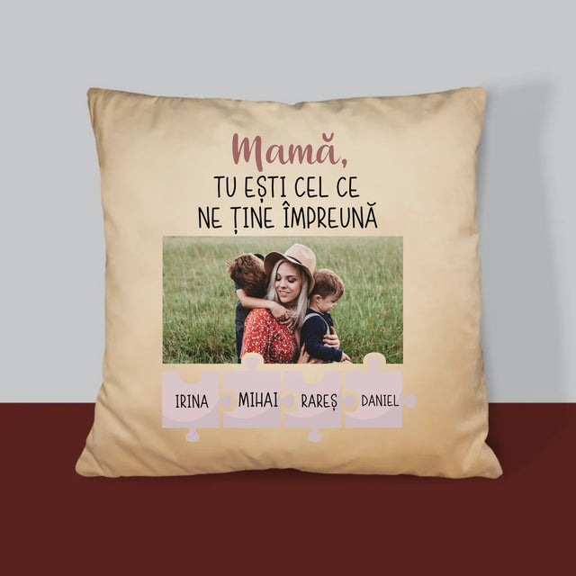 Fotografie Si Semnătură: Mamă, Tu Ești Ceea Care Ne Ține Împreună - Pernă (Cu Fotografie)