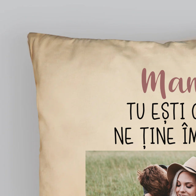 Fotografie Si Semnătură: Mamă, Tu Ești Ceea Care Ne Ține Împreună - Pernă (Cu Fotografie)